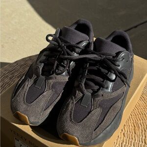 Yeezy Boost 700 Men/Women Charcoal and Black Sneakers